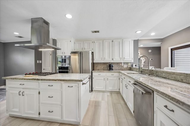11646 Manor Park Drive, Houston, TX 77077