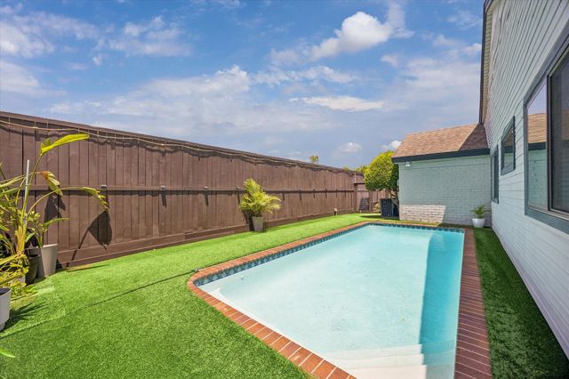 11646 Manor Park Drive, Houston, TX 77077
