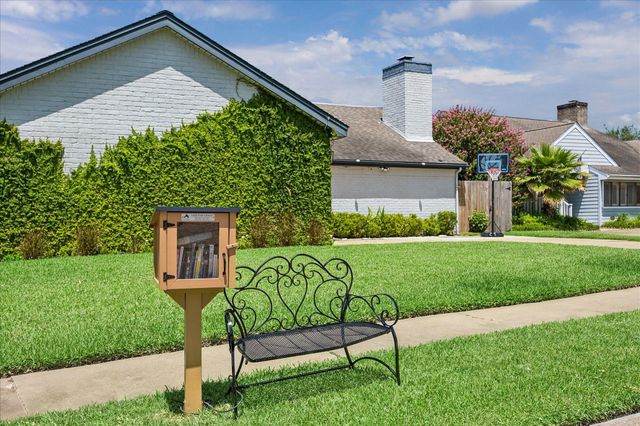 11646 Manor Park Drive, Houston, TX 77077