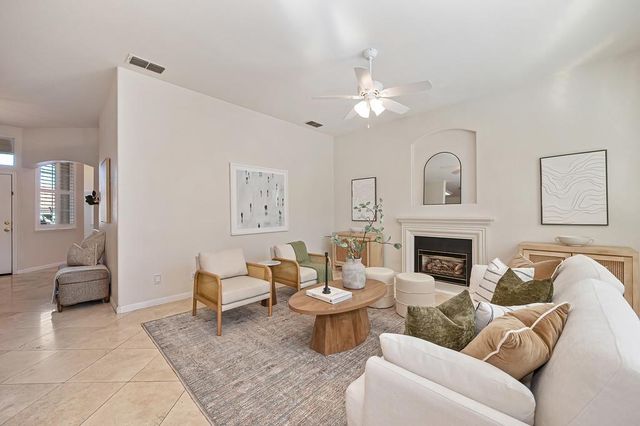 6221 Summer Cloud Dr, Rocklin, CA 95765