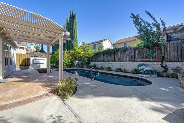 6221 Summer Cloud Dr, Rocklin, CA 95765