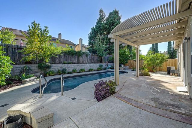 6221 Summer Cloud Dr, Rocklin, CA 95765