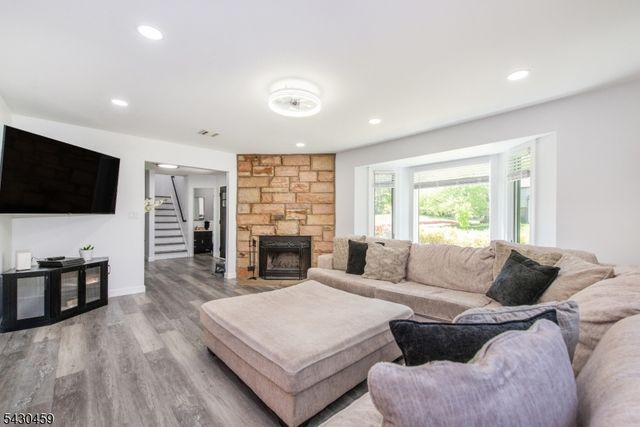 20 Knob Hill Rd, Washington Twp., NJ 07840