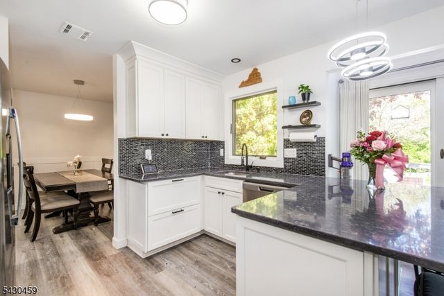 20 Knob Hill Rd, Washington Twp., NJ 07840