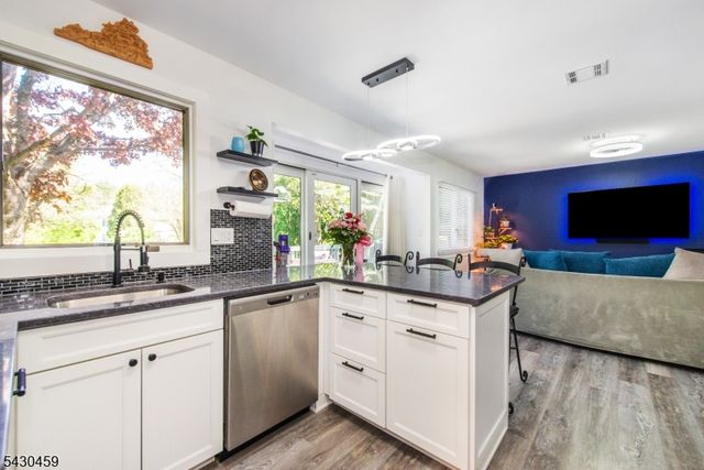 20 Knob Hill Rd, Washington Twp., NJ 07840