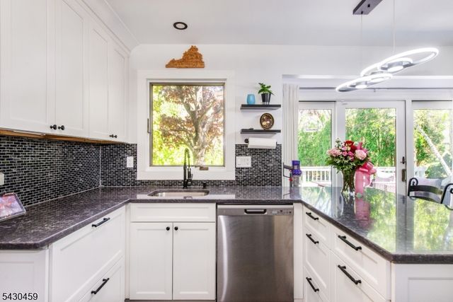 20 Knob Hill Rd, Washington Twp., NJ 07840