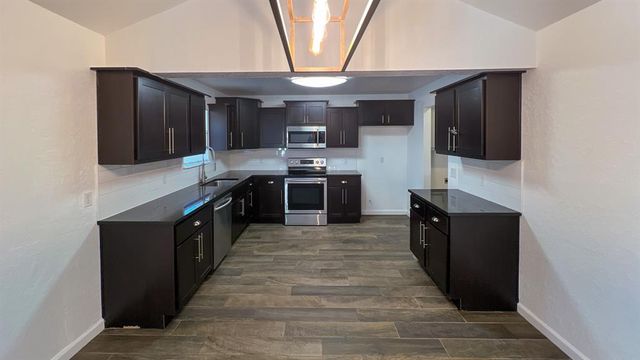 8401 Azurewood Drive, Oklahoma City, OK 73135