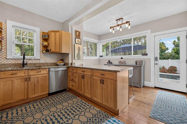 775 28TH AVENUE N, St Petersburg, FL 33704