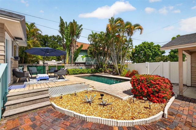 775 28TH AVENUE N, St Petersburg, FL 33704