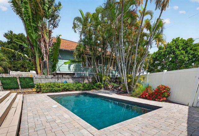775 28TH AVENUE N, St Petersburg, FL 33704