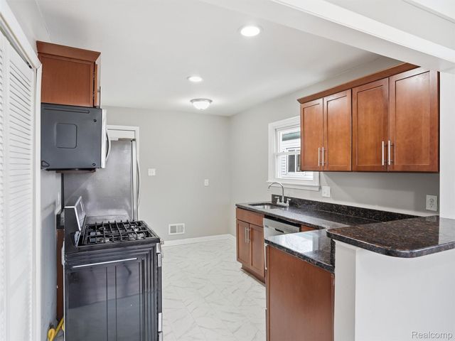 25241 Rosenbusch Boulevard, Warren, MI 48089