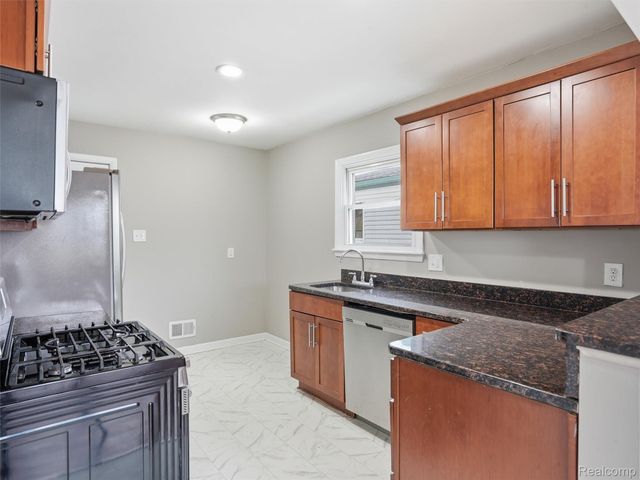 25241 Rosenbusch Boulevard, Warren, MI 48089