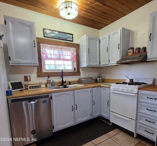 108 CREEKSIDE Road, Satsuma, FL 32189