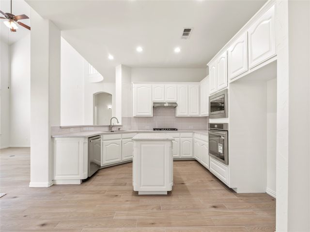 1732 Auburn Drive, Carrollton, TX 75007