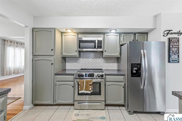 229 Wadsworth Drive, Mankato, MN 56001