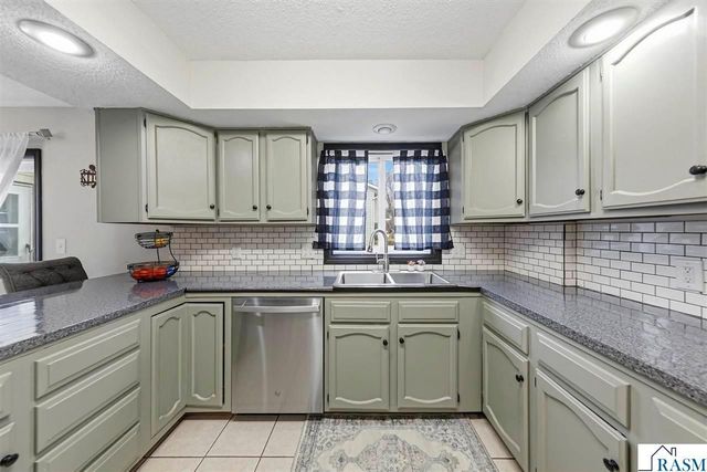 229 Wadsworth Drive, Mankato, MN 56001
