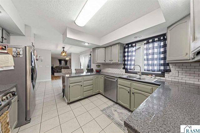 229 Wadsworth Drive, Mankato, MN 56001
