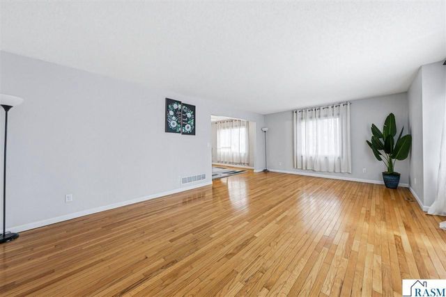 229 Wadsworth Drive, Mankato, MN 56001