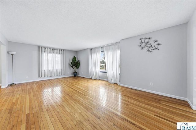 229 Wadsworth Drive, Mankato, MN 56001