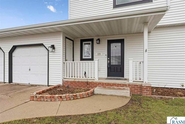 229 Wadsworth Drive, Mankato, MN 56001