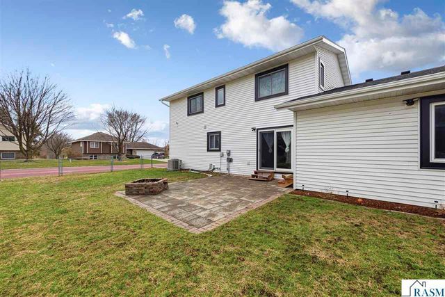 229 Wadsworth Drive, Mankato, MN 56001