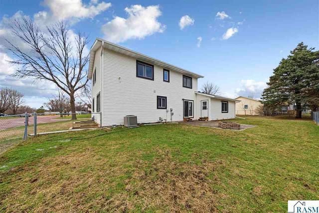 229 Wadsworth Drive, Mankato, MN 56001