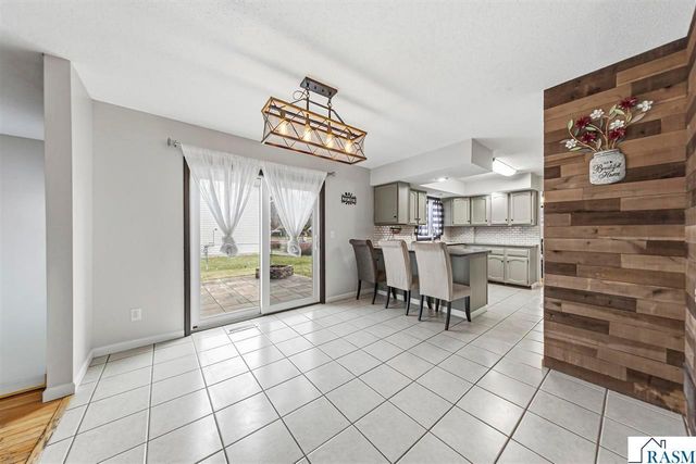 229 Wadsworth Drive, Mankato, MN 56001