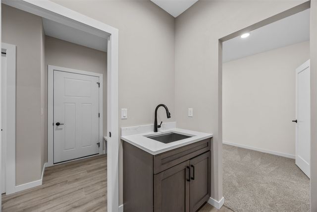 620 Rock Ridge Road, Tiffin, IA 52340