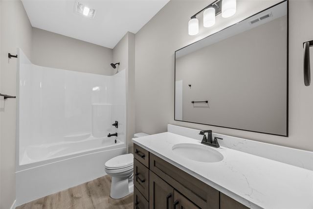 620 Rock Ridge Road, Tiffin, IA 52340
