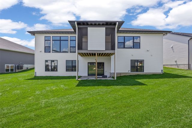 620 Rock Ridge Road, Tiffin, IA 52340