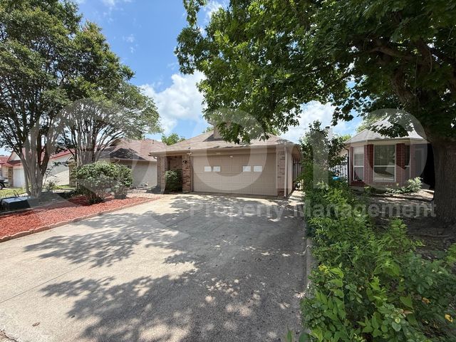 5400 Village Green Drive, Mesquite, TX 75150