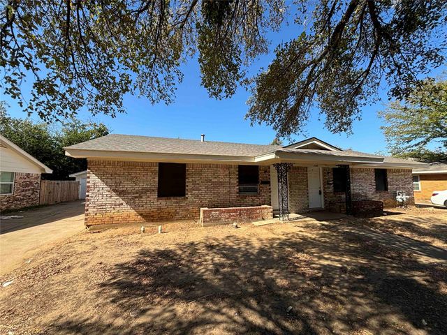 2508 Normont Circle, Fort Worth, TX 76103