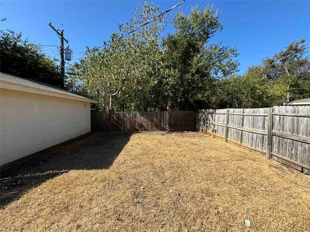 2508 Normont Circle, Fort Worth, TX 76103