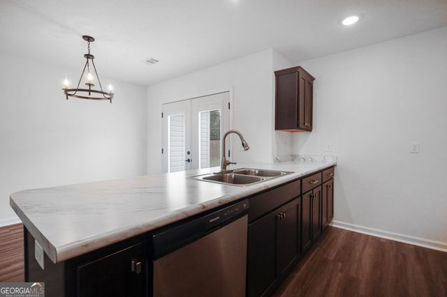 207 Bull Street, Glennville, GA 30427