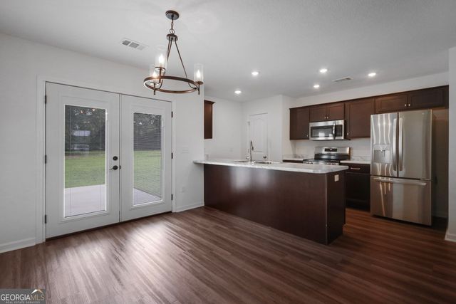 207 Bull Street, Glennville, GA 30427