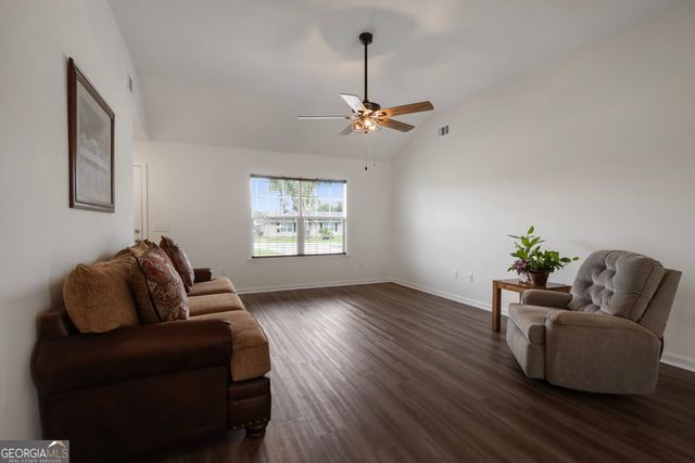 207 Bull Street, Glennville, GA 30427