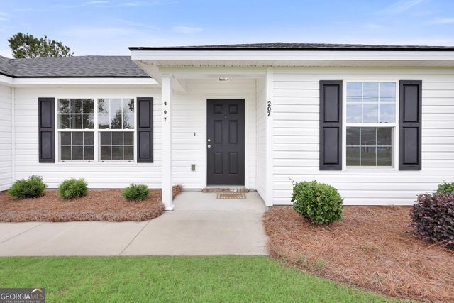 207 Bull Street, Glennville, GA 30427