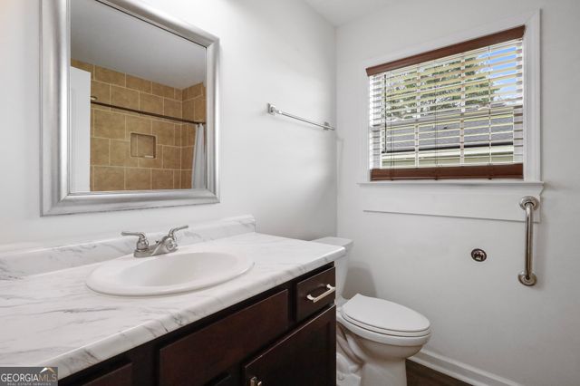 207 Bull Street, Glennville, GA 30427