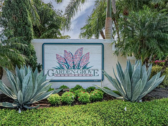 335 Hawthorne Lane, Vero Beach, FL 32962