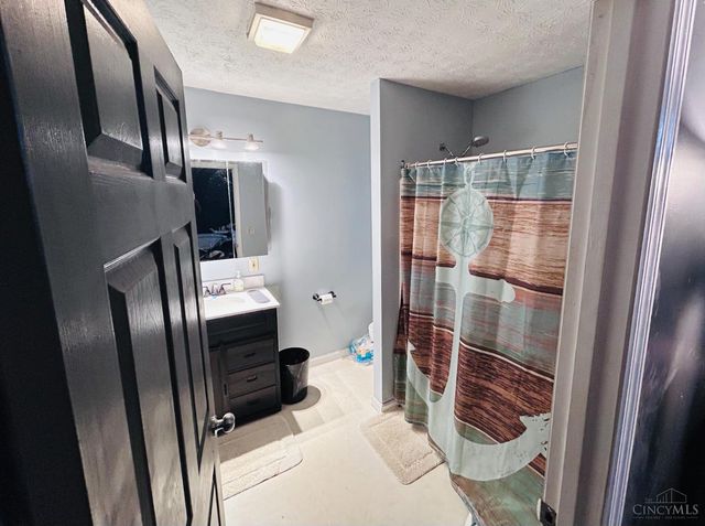 300 Adare Court, Lynchburg, OH 45142