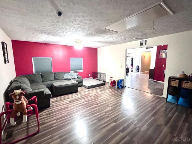 300 Adare Court, Lynchburg, OH 45142