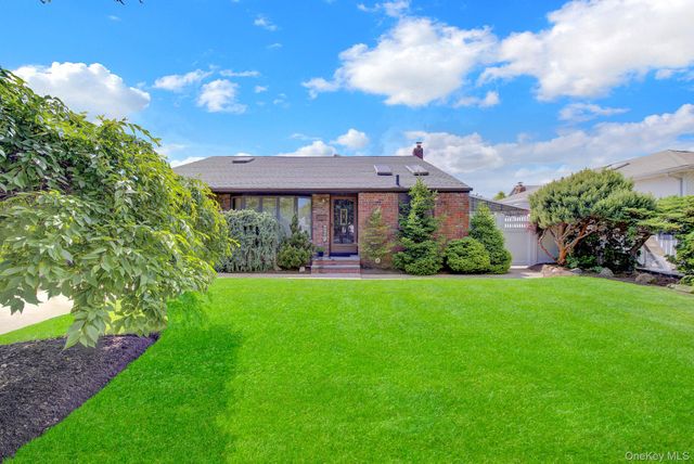 312 Eastlake Avenue, Massapequa Park, NY 11762