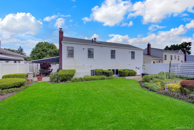312 Eastlake Avenue, Massapequa Park, NY 11762
