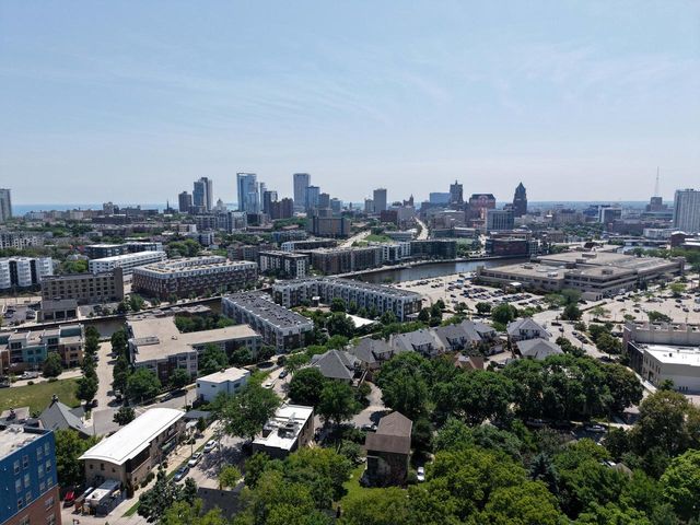 234 E Reservoir AVENUE #503, Milwaukee, WI 53212
