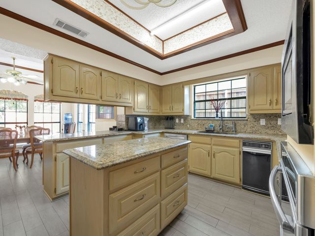 10211 Shadow Way, Dallas, TX 75243