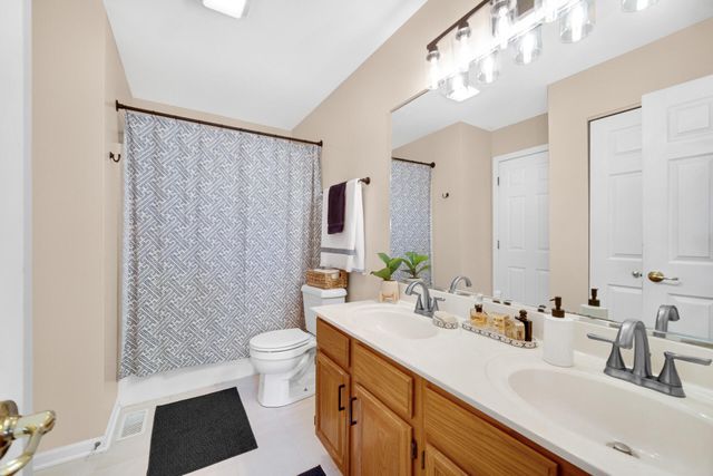 8112 Victoria Place, Crown Point, IN 46307