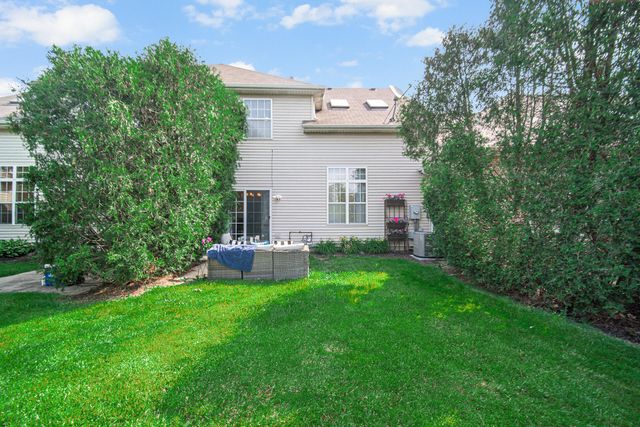 8112 Victoria Place, Crown Point, IN 46307