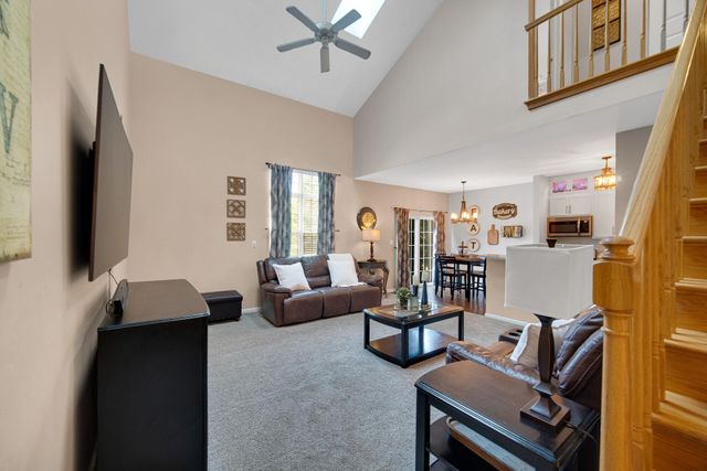 8112 Victoria Place, Crown Point, IN 46307