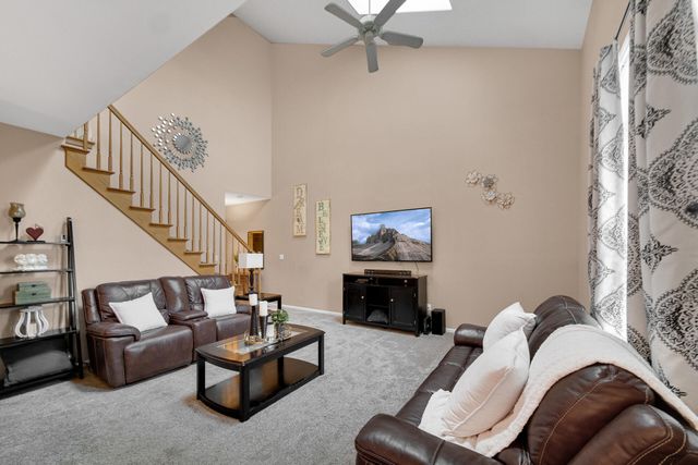 8112 Victoria Place, Crown Point, IN 46307
