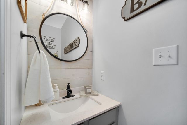 8112 Victoria Place, Crown Point, IN 46307